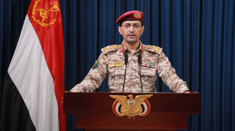 يحيى سريع : استهداف مطار صنعاء الدولي وغيره من البنى التحتية المدنية إجرام صهيوني بحق الشعب اليمني